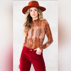 Willow & Root Brown and Orange Snake Print Top, Size Small